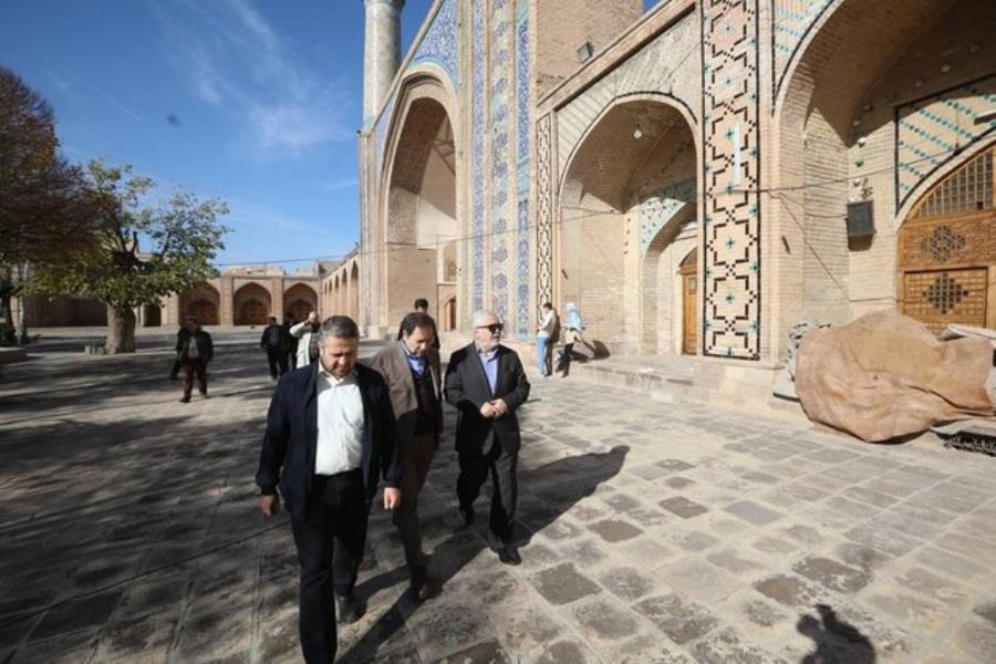 داربست‌های ۶۰ ساله مسجد جامع قزوین جمع می‌شود